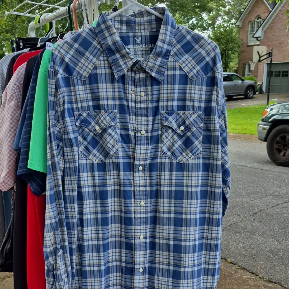 American Eagle Outfitters Blue and White Casual Button Down Shirt